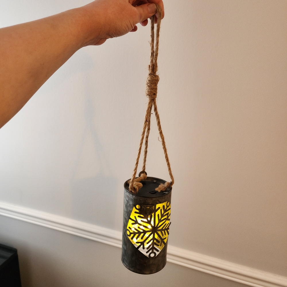 Rustic Christmas Hanging Snowflake Metal Lantern Light with Battery